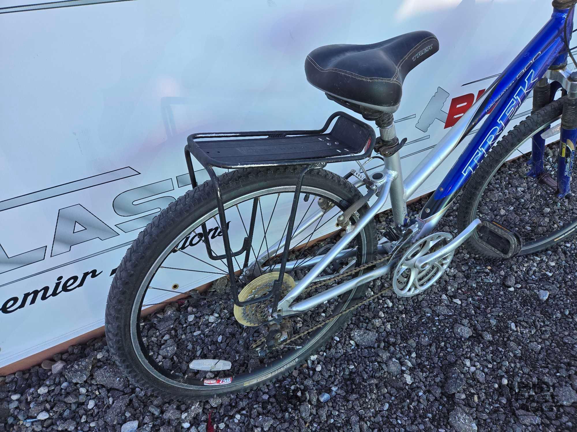 Trek Navigator 300 8-Speed Mountain Mike with 26" Wheels
