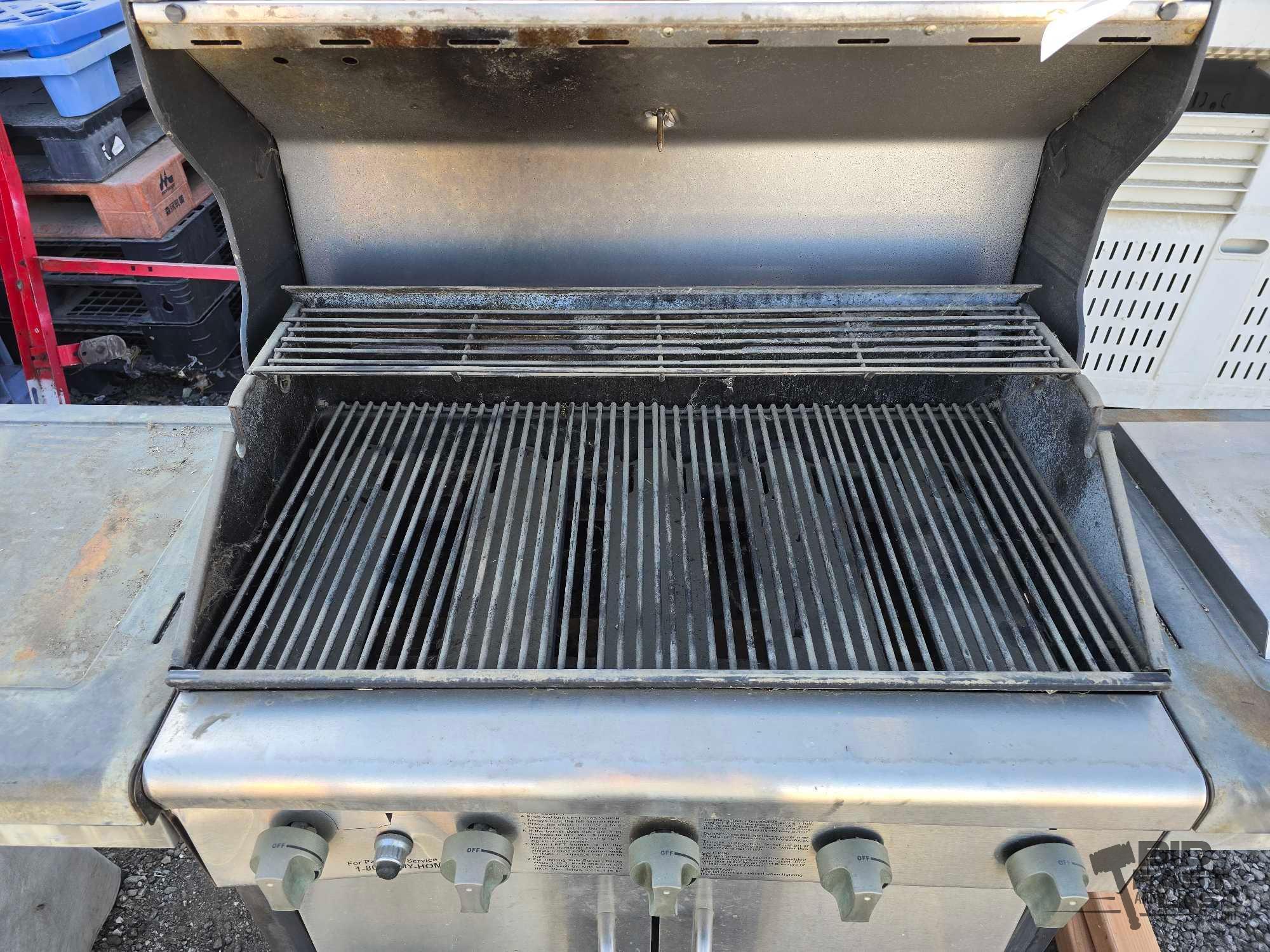 Kenmore Propane Barbecue & Propane Tank