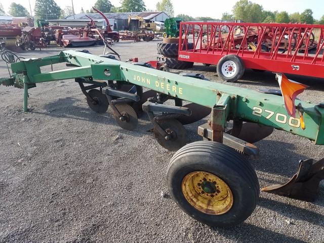 John Deere 2700 5btm. Plow