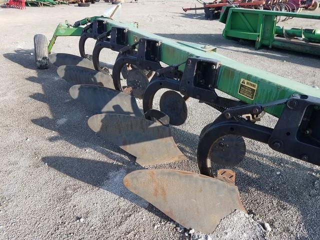 John Deere 2700 5btm. Plow