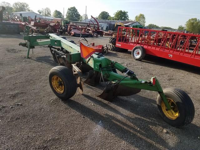 John Deere 2700 5btm. Plow