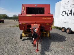 New Holland 648 Round Baler