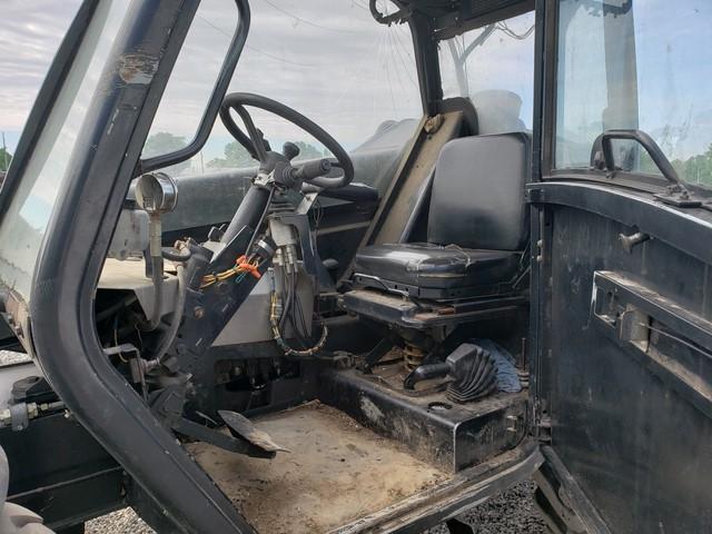 New Holland LM435A telehandler
