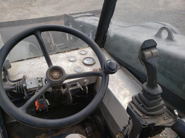 New Holland LM435A telehandler