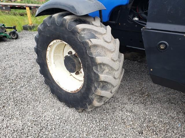 New Holland LM435A telehandler
