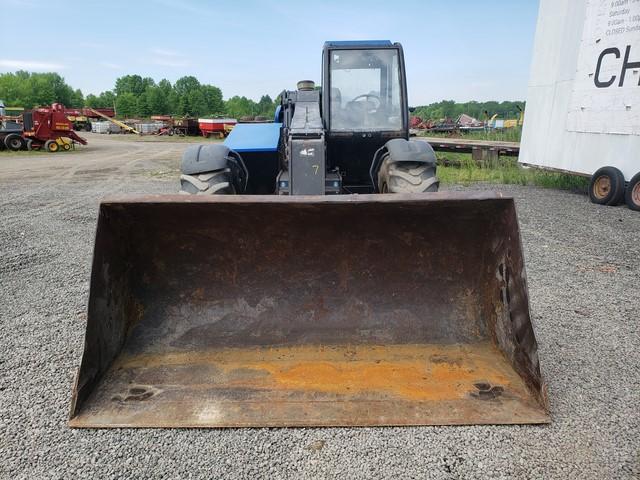 New Holland LM435A telehandler