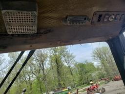 Ford 655 Diesel Loader w/Bucket