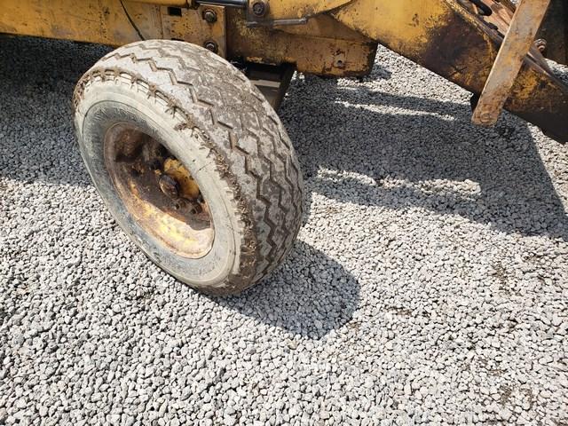 Ford 655 Diesel Loader w/Bucket