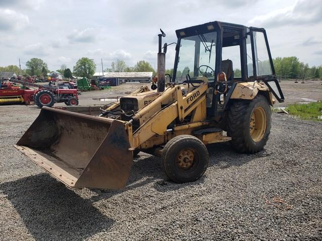 Ford 655 Diesel Loader w/Bucket