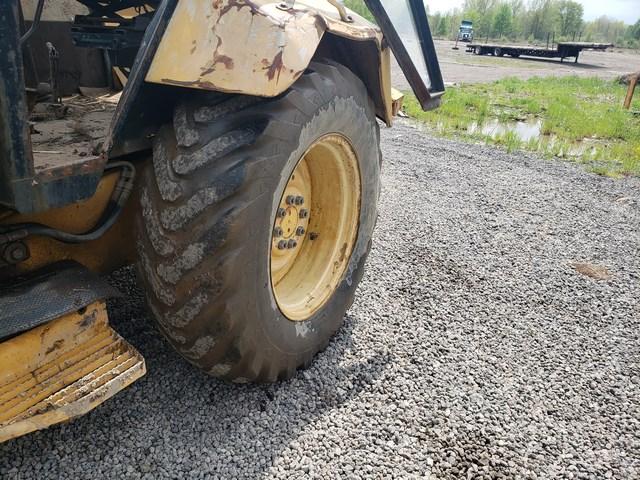 Ford 655 Diesel Loader w/Bucket