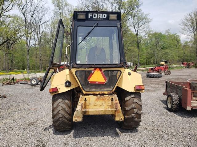 Ford 655 Diesel Loader w/Bucket