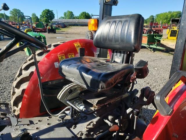 Massey Ferguson 2635 4x4 w/Ldr
