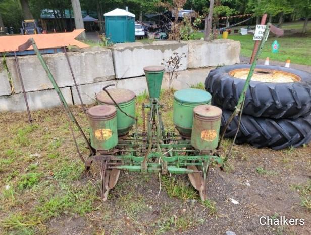 John Deere 246 2row 3pt. Corn Planter w/Markers