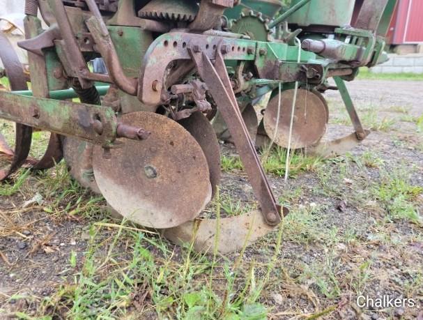 John Deere 246 2row 3pt. Corn Planter w/Markers