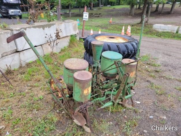 John Deere 246 2row 3pt. Corn Planter w/Markers