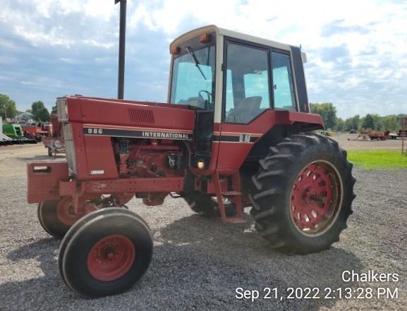 International 986 Diesel 2wd w/Cab