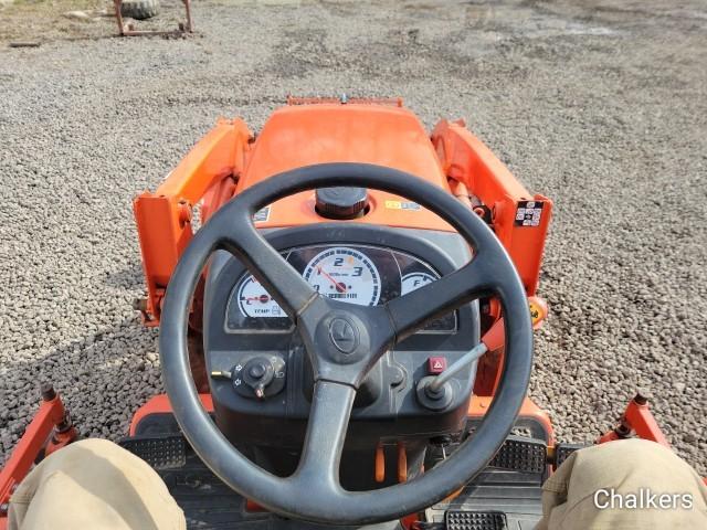 Kubota B3200 4x4 w/Ldr/Mower