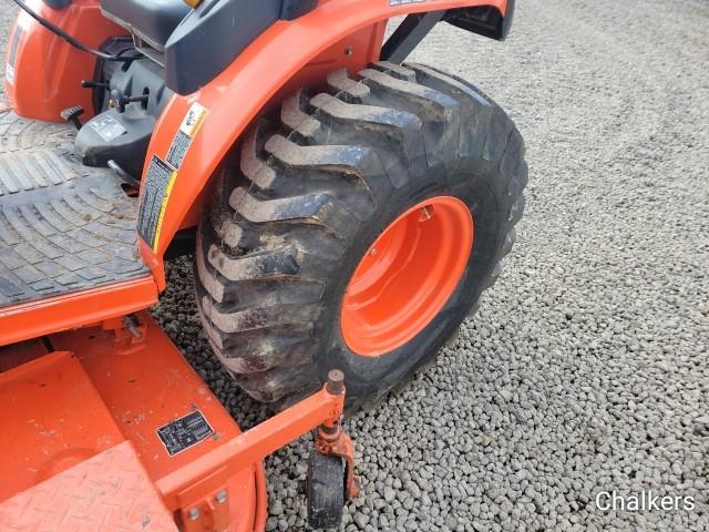Kubota B3200 4x4 w/Ldr/Mower