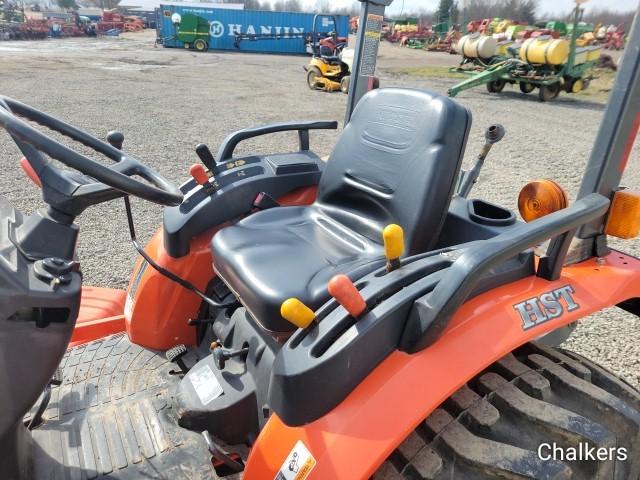 Kubota B3200 4x4 w/Ldr/Mower