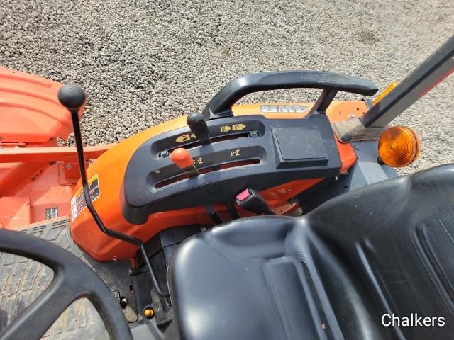 Kubota B3200 4x4 w/Ldr/Mower