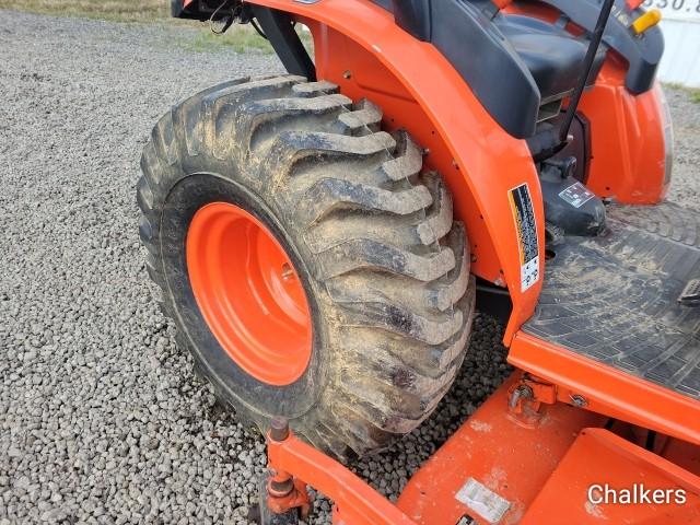 Kubota B3200 4x4 w/Ldr/Mower