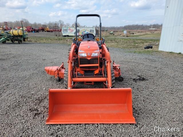 Kubota B3200 4x4 w/Ldr/Mower