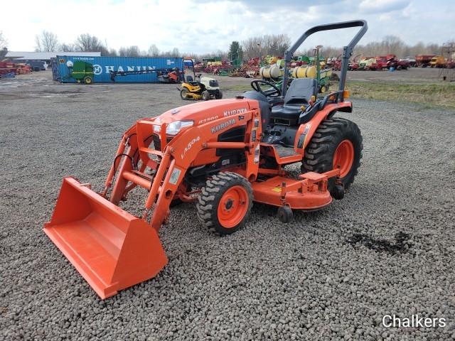 Kubota B3200 4x4 w/Ldr/Mower
