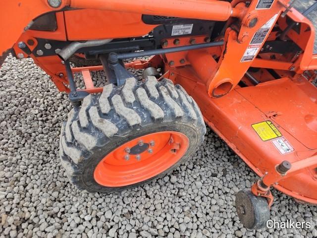 Kubota B3200 4x4 w/Ldr/Mower