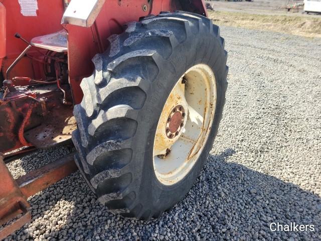 White 2-70 4x4 w/Ldr