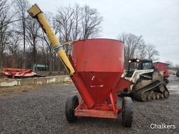 New Holland 340 Grinder Mixer