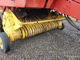 New Holland 640 Round Baler