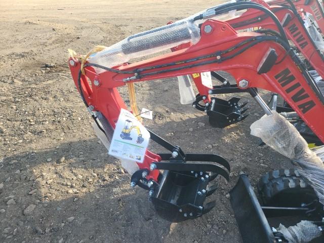 VA13 Mini Excavator w/Thumb