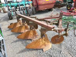International 420 3pt. 3btm. Plow