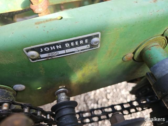 John Deere 7000 6 row Planter w/Top  Auger