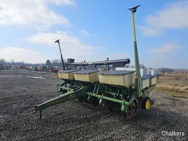 John Deere 7000 6 row Planter w/Top  Auger