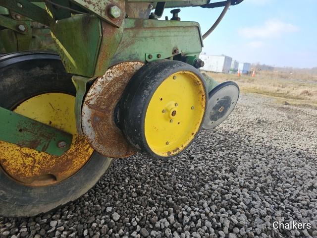 John Deere 7000 6 row Planter w/Top  Auger