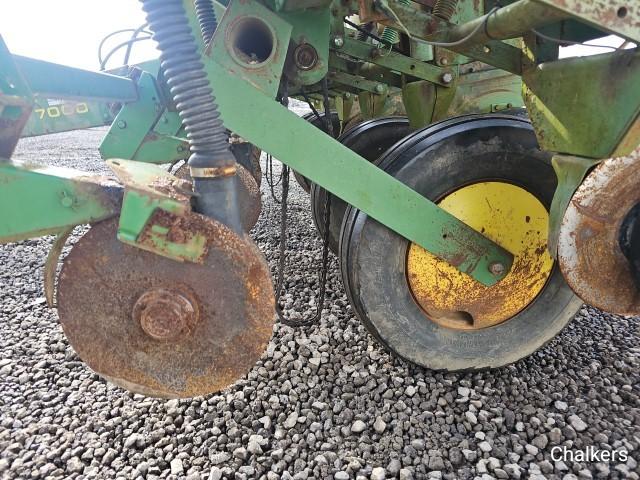 John Deere 7000 6 row Planter w/Top  Auger