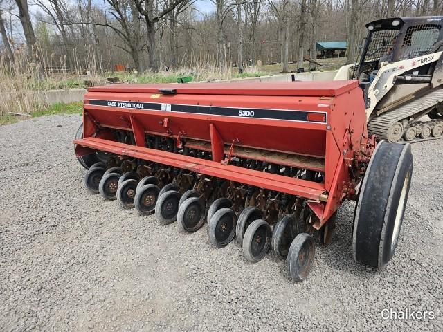 Case IH 5300 Grain Drill/18 Hole/Press Wheels/Grass