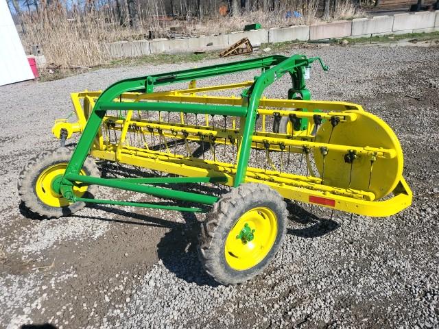 John Deere 660 Dolly Rake