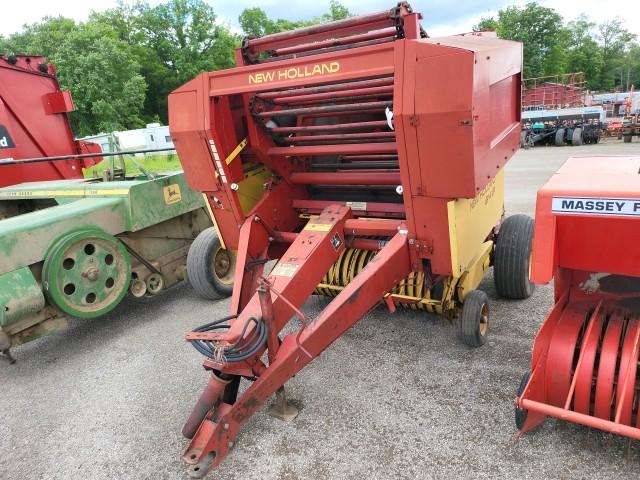 New Holland 848 Round Baler