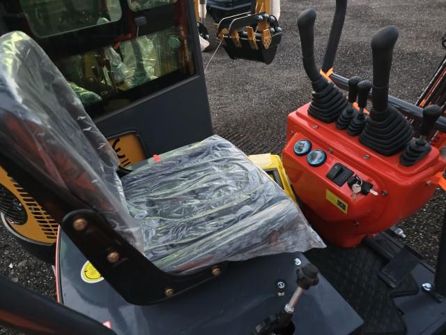 AGT Industrial MX15R Mini Excavator