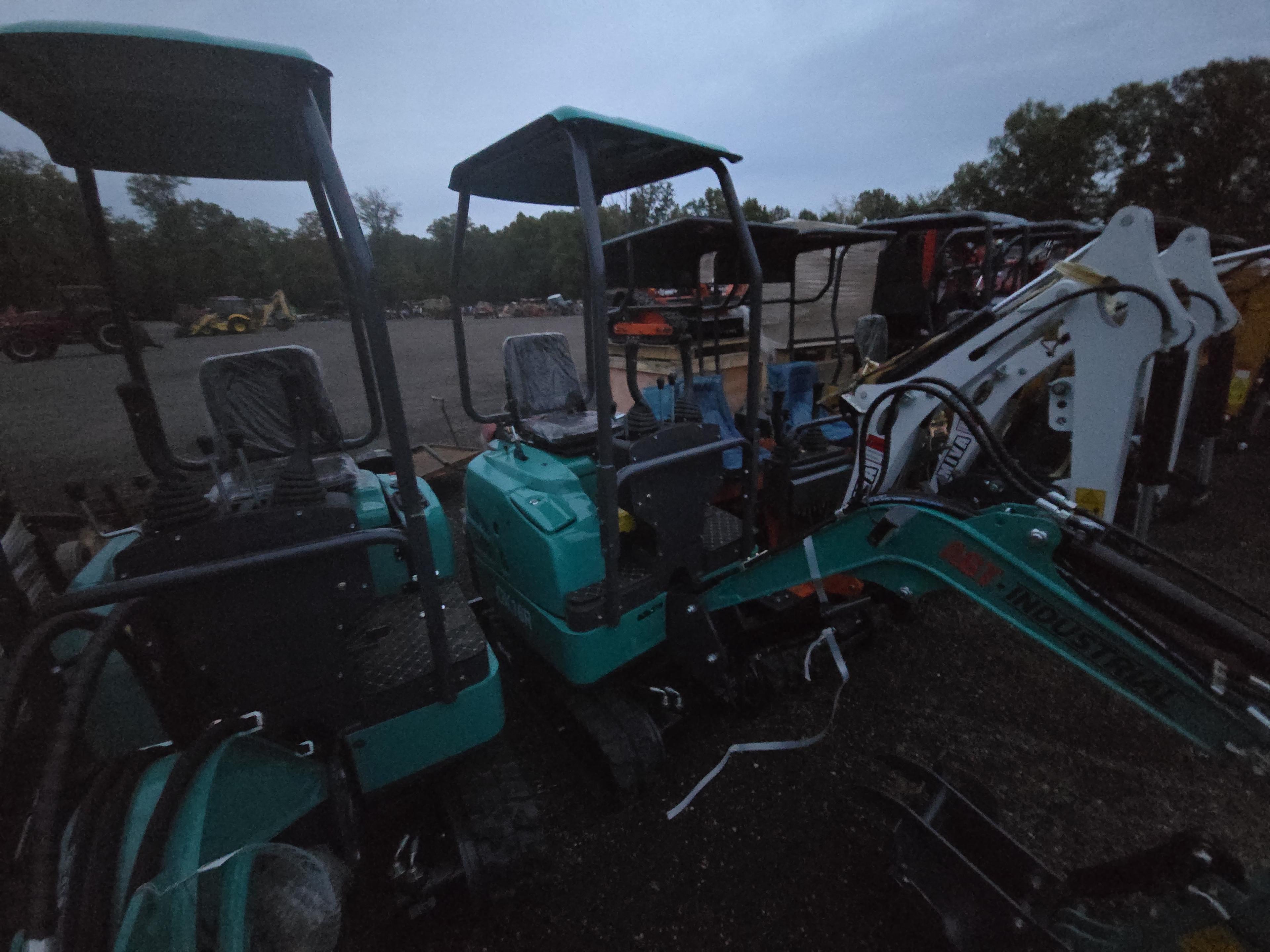 AGT QK16R Mini Excavator