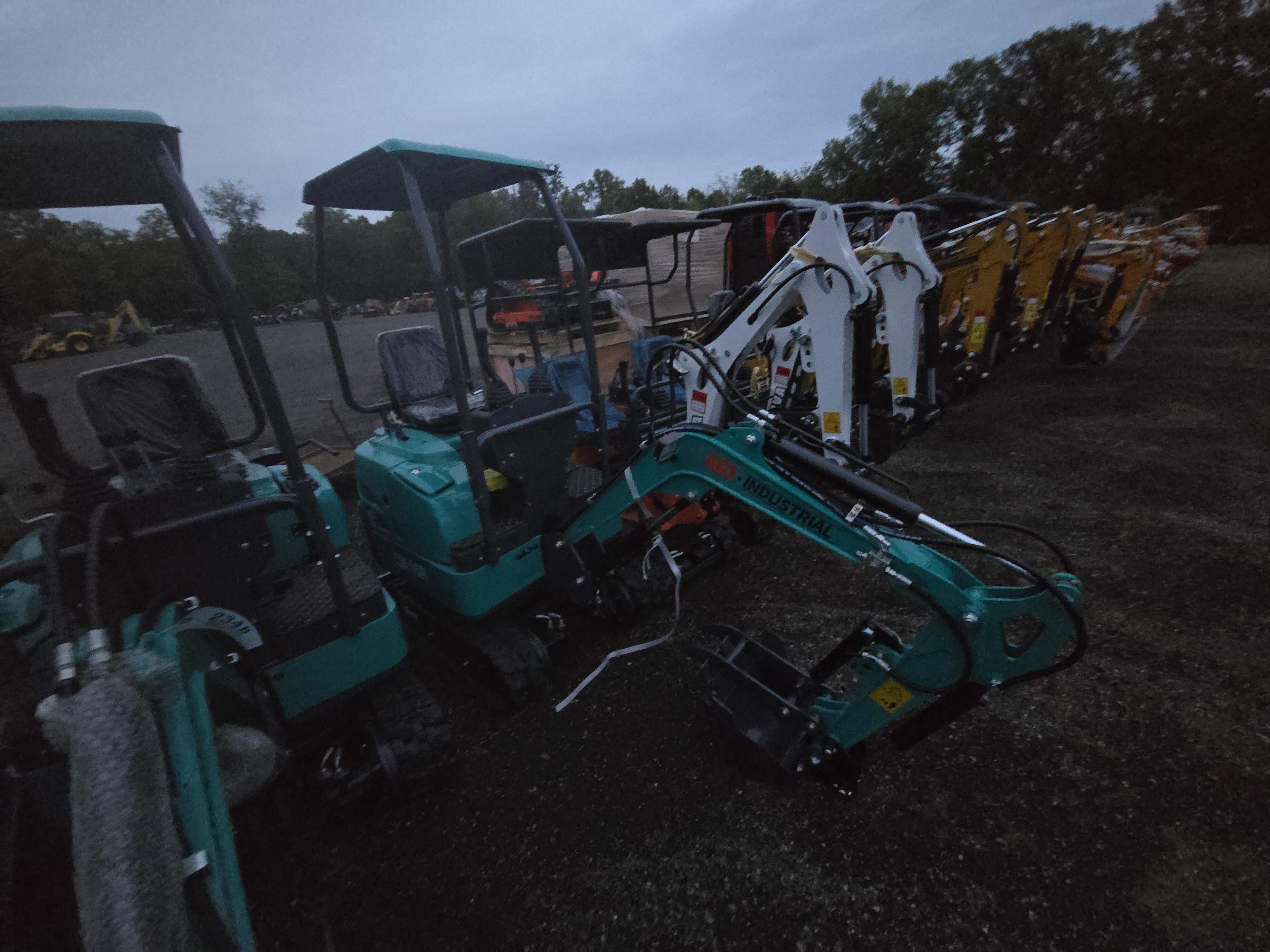 AGT QK16R Mini Excavator