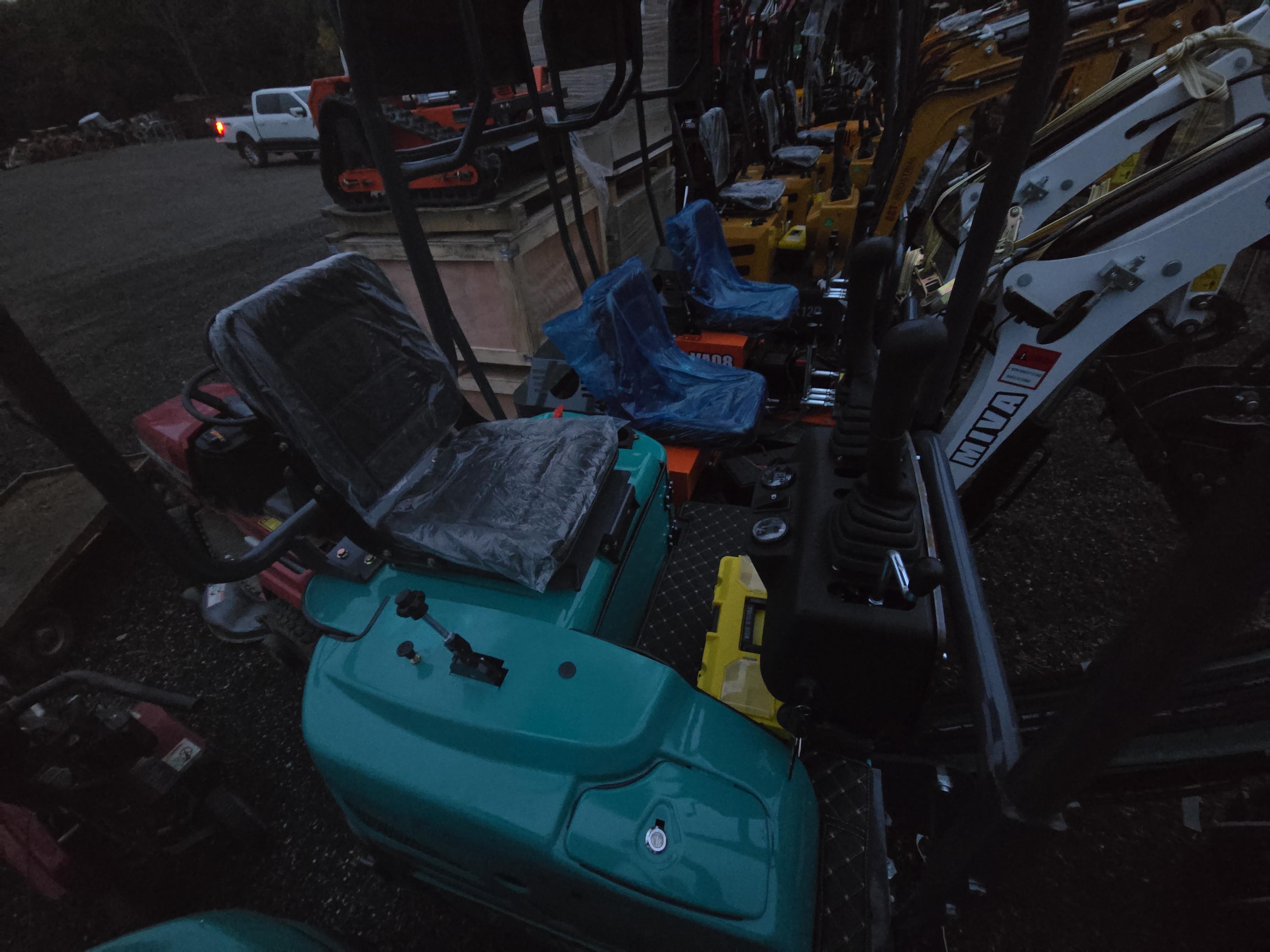 AGT QK16R Mini Excavator