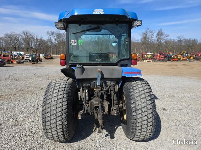 New Holland T2320 4x4 w/Cab/Ldr