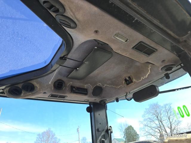 New Holland T2320 4x4 w/Cab/Ldr