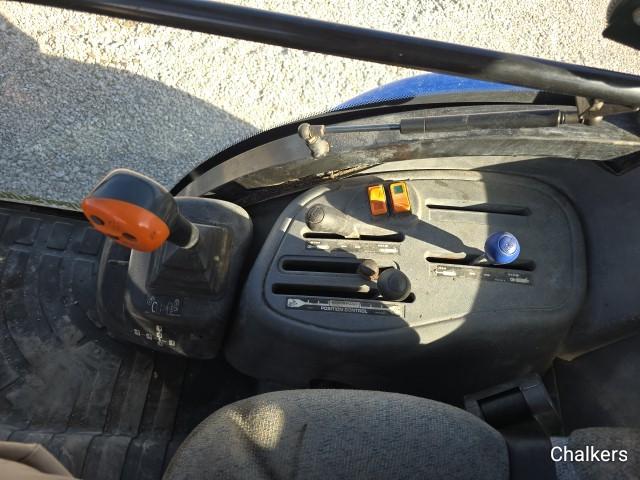 New Holland T2320 4x4 w/Cab/Ldr