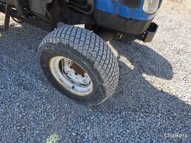 New Holland T2320 4x4 w/Cab/Ldr