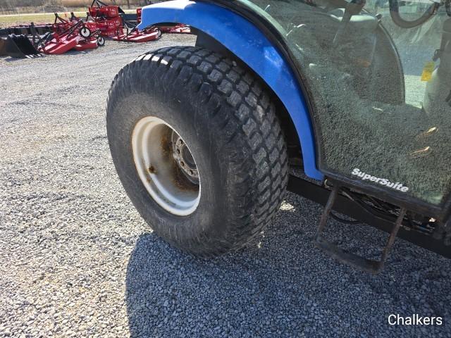 New Holland T2320 4x4 w/Cab/Ldr