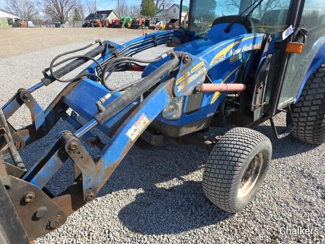 New Holland T2320 4x4 w/Cab/Ldr